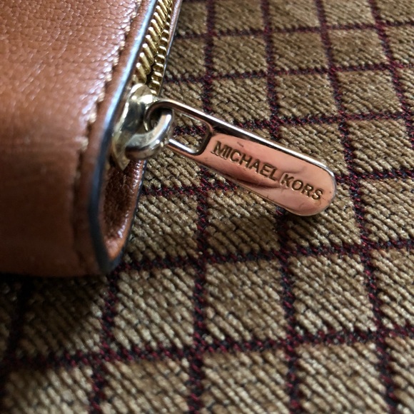 Michael Kors camel brown zipper wallet - Picture 6 of 6